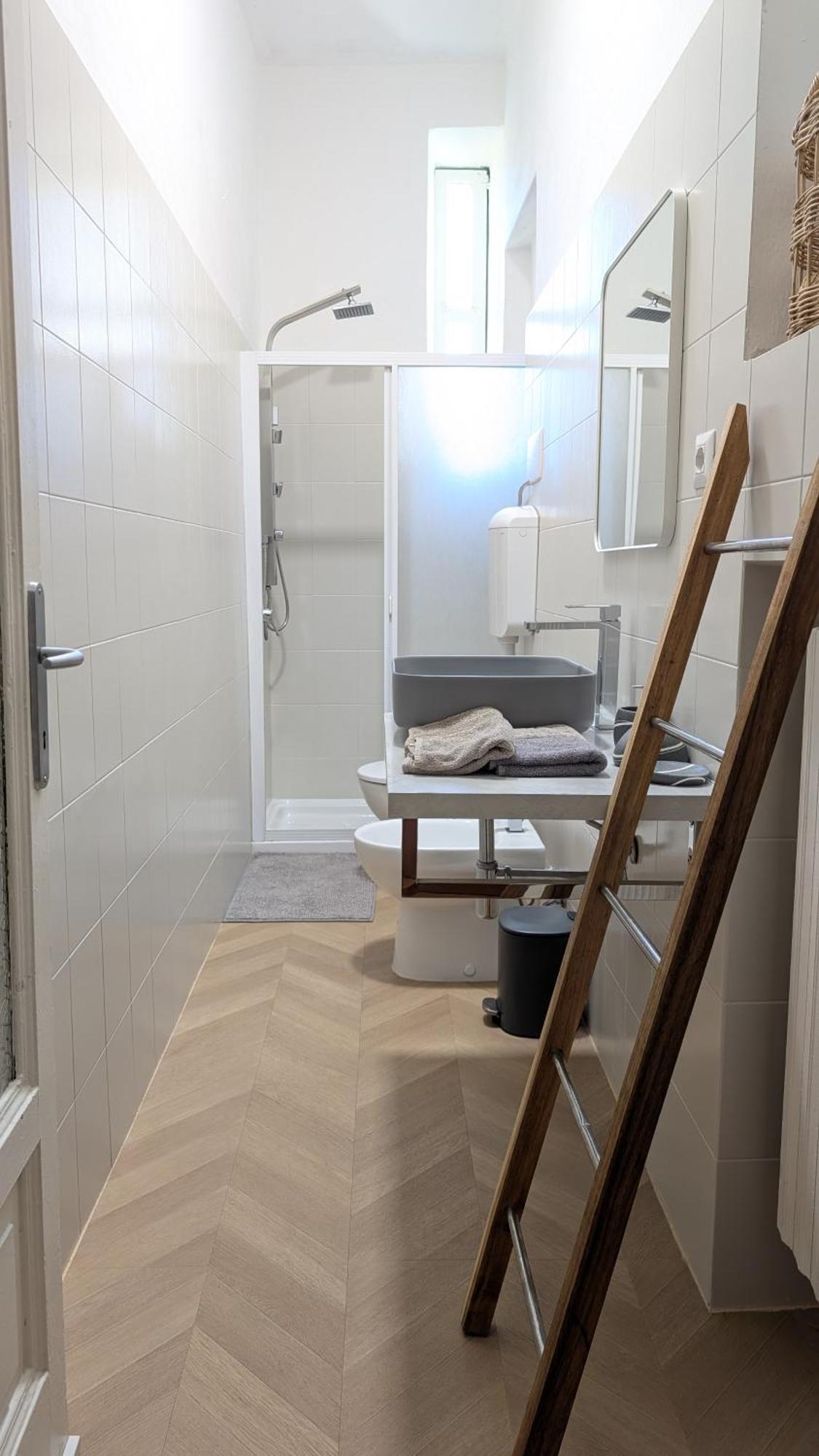 Grand Central 1845 - 2 Bedrooms Design Flat Bergamo Eksteriør bilde